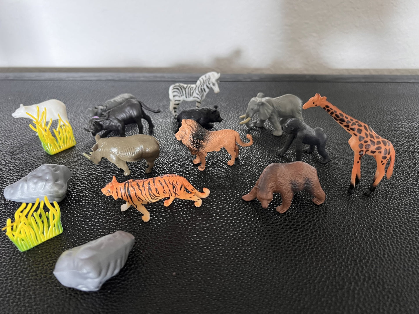 Safari Animals Figures Toys, Realistic Wild Zoo Animals Figurines Plastic African Jungle Animals